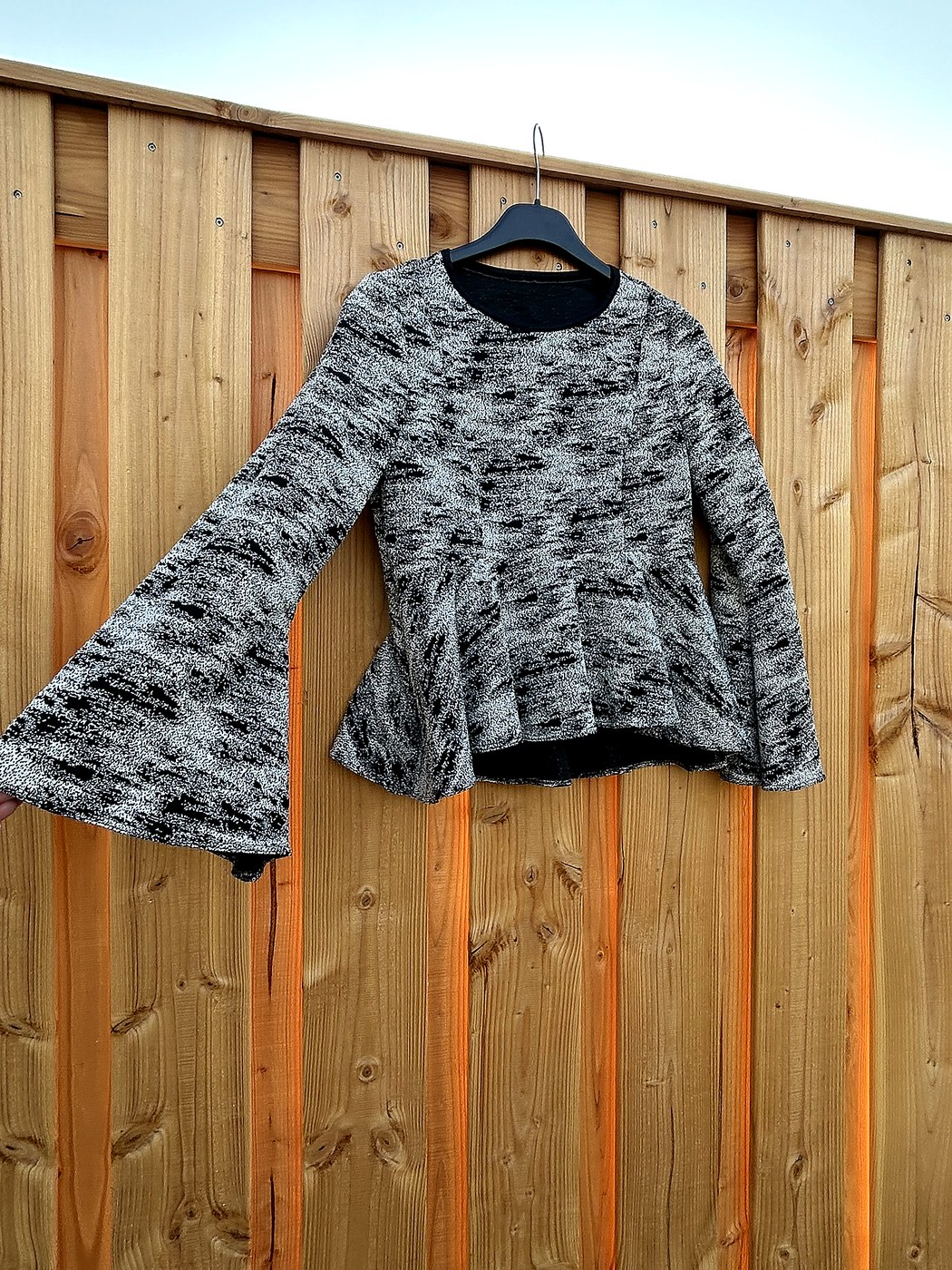 Bell-sleeve top (3)